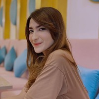 Di tengah kehebohan yang mengaitkannya, belum lama ini Shirin Safira mengunggah kutipan nasihat di Instagram Story. Jangan menjelaskan tentang dirimu kepada siapapun. Karena yang menyukaimu tidak perlu itu, dan yang membencimu tidak percaya itu, tulisnya. Foto: Instagram @shirinsafira