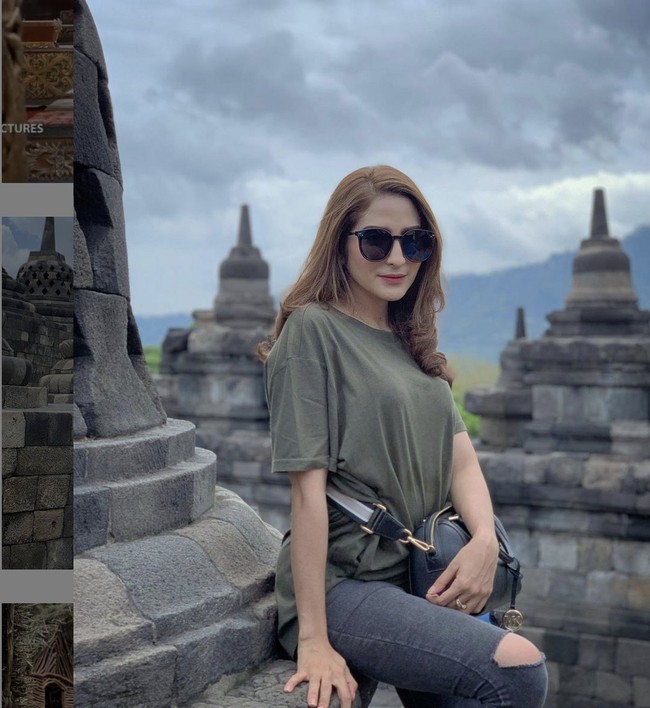 Sementara gaya busana yang sering ditampilkannya di Instagram bernuansa simpel. Ia terlihat lebih sering mengenakan blouse atau t-shirt yang dipadu jeans. Foto: Instagram/@shirinsafira