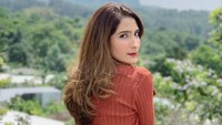Artis Shirin Safira mendadak ramai diperbincangkan. Ia disebut sebagai pelakor oleh para warganet. Foto: Instagram Shirin Safira