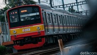 Dari survei yang dilakukan pihaknya di Jabodetabek, rata ATP atau kemampuan membayar masyarakat adalah sebesar Rp 8.486 untuk ongkos KRL. Sementara WTP alias keinginan untuk membayar masyarakat pada moda Commuter Line sebesar Rp 4.625. Menurut Adita usulan kenaikan tarif tersebut sejauh ini masih sama dan belum berubah. Kenaikan tarif KRL hanya tinggal menunggu waktu. (Andhika Prasetia/detikcom)