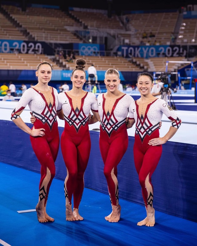 Senam artistik adalah salah satu cabor yang dituntut untuk berpakaian minim saat perlombaan. Menentang seksualisasi terhadap olahraga mereka, timnas Jerman pun memilih untuk mengenakan seragam yang lebih tertutup di Olimpiade Tokyo 2020. Foto: Instagram @_kim.bui