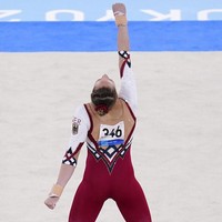 Hal itu dilakukan bukan karena ingin terlihat lebih stylish atau mencuri perhatian, timnas senam Jerman memang sengaja ingin mengutamakan kenyamanan dan melawan seksualisasi wanita dalam olahraga senam. Foto: AP/Morry Gash