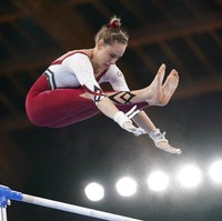 Ada stereotype yang berkembang bahwa cabor gimnastik hanya diikuti oleh wanita muda yang cantik dan langsing juga berpakaian mini ketika berlaga. Timnas Jerman pun ingin menunjukkan bahwa mereka yang rata-rata berusia 26 tahun dan berpenampilan tertutup bisa memenangkan pertandingan. Foto: AP/Morry Gash