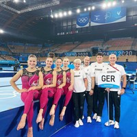 Tumbuh sebagai wanita, sulit untuk merasa nyaman dengan tubuhmu yang baru. Kami ingin memastikan semua orang merasa nyaman dan kami menunjukkan bahwa mereka bisa memakai apapun yang diinginkan dan terlihat bagus, apakah itu leotard atau yang pendek. Kami ingin menjadi panutan dalam apapun, untuk membuat semua orang punya keberanian untuk mengikuti kami, tambah Sarah. Foto: Instagram @pauline_shaefer