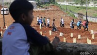 Luas lahan TPU tersebut sekitar 4.000 meter persegi.
