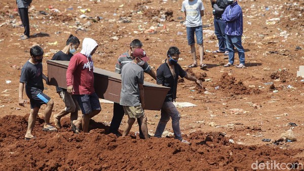 TPU Jombang Tangsel Buka Lahan Baru untuk Jenazah COVID-19