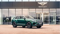 Salah satu pengujiannya ialah benturan radial dan lateral untuk mensimulasikan saat menghantam lubang dan batu. Selain itu velg carbon ini juga diuji terhadap tekanan angin yang berlebihan, serta tekanan torsi yang melebihi batas. Bentley menyebut velg serat carbon ini tidak hanya memberikan penghematan berat yang signifikan, tetapi juga menawarkan manfaat tambahan berupa peningkatan kekuatan dan kekakuan.  Misalnya saat velg menghantam atau menghajar lubang bisa menghindari ledakan ban hingga menimbulkan dampak yang parah. Foto: Bentley