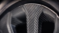 Mulliner bekerjasama dengan Bucci Composites untuk memproduksi velg SUV ini. Terhitung prosesnya sudah memakan waktu 5 tahun untuk pengerjaan velg ini, mulai dari desain, produksi, hingga pengetesan. Foto: Bentley