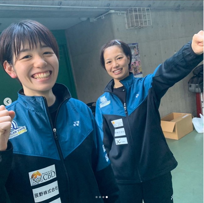 Hasil pertandingan membawa Fukushima/Hirota terpaksa pergi ke babak selanjutnya sebagai runner-up. Sedangkan Greysia/Apriyani akan melangkah ke jenjang selanjutnya dengan status juara Grup A. Foto: Instagram/@bluvic01