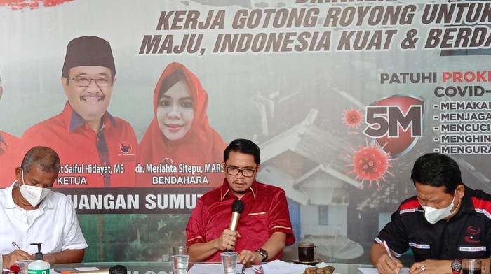 Anggota Komisi III DPR Arteria Dahlan di kantor DPD PDIP Sumut, Medan, Rabu (28/7/2021).