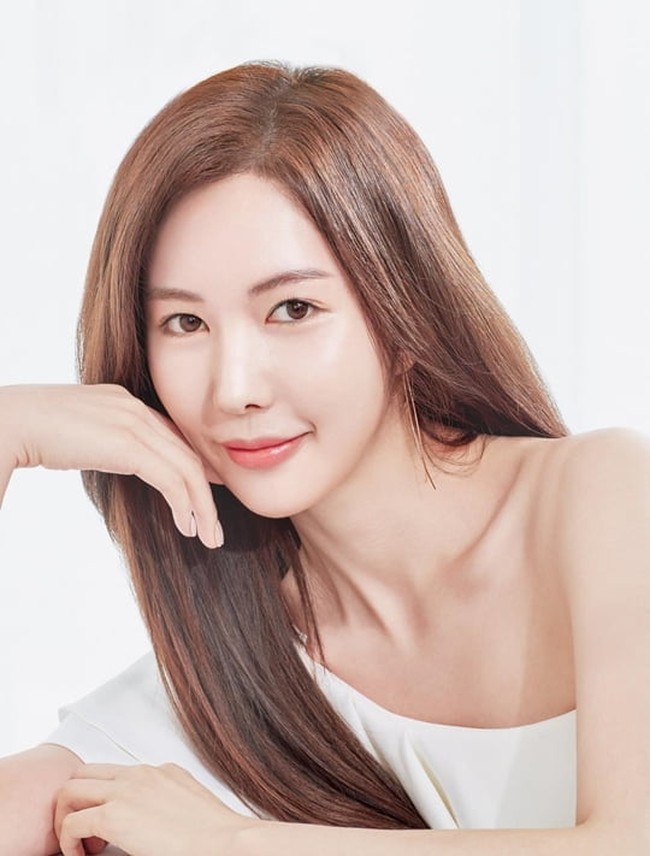 Aktris Shin Joo Ah menikah dengan miliarder asal Thailand pada 2014. Suaminya yang bernama Sarawut Rachanakul berasal dari keluarga pemilik JBP International Paint. Setelah menikah, dia menempati sebuah rumah mewah bak istana yang dilengkapi kolam renang hingga taman. Foto: dok. Instagram, Hancinema