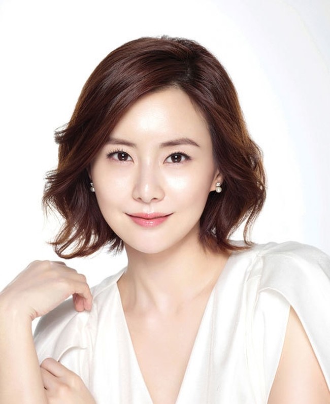 Choi Jung Yoon menikah dengan Yoon Tae Jun pada 2011. Yoon Tae Jun merupakan anak tertua dari presiden E-Land Group, jaringan konglomerasi Korea Selatan yang bergerak di bidang mal, retail, restoran, taman hiburan, hotel hingga bisnis konstruksi. Foto: dok. Instagram, Hancinema