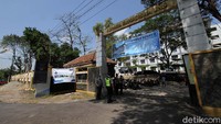 Suasana asrama mahasiswa Universitas Sebelas Maret (UNS) di Ngoresan, Solo, Jawa Tengah, Rabu (28/2).
