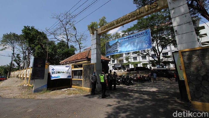 Asrama Mahasiswa UNS Disulap Jadi Tempat Karantina OTG Asrama mahasiswa UNS di Ngoresan, Solo, Jawa Tengah, akan dijadikan tempat karantina OTG.Β Asrama ini menampung 228 pasien.