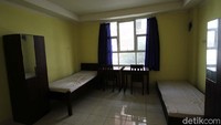 Asrama gedung E tersebut berkapasitas 114 kamar.