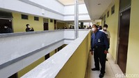 Meski demikian karantina juga diberikan untuk warga sekitar yang terpapar dengan status OTG.