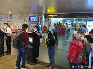 Mudahkan Traveler, Cek Dokumen Kesehatan di Bandara Husein Bisa Lewat HP