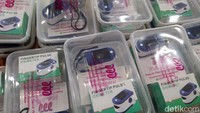 Oximeter yang dipinjamkan oleh pasutri ini sebanyak 50 unit. Warga yang berniat meminjam oximeter ini hanya diminta untuk menunjukkan KTP dan hasil swab positif virus Corona bagi warga yang menjalani isoman tersebut.