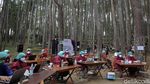 Bikin Sejuk, Suntik Vaksin di Hutan Pinus Bantul