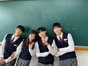 Kenalan dengan 4 Bintang Blue Birthday Selain Yeri dan Hongseok