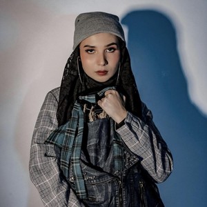 6 Gaya Hijab Daniella Kharishma Selebgram yang Kini Jadi Mualaf 6 Gaya Hijab Daniella Kharishma Selebgram yang Kini Jadi Mualaf