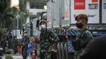 Dikawal Polisi-TNI, Bahan Baku Vaksin COVID-19 Tiba di Bandung