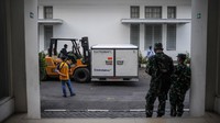 Sebanyak 21,2 juta bahan baku vaksin COVID-19 produksi Sinovac dari China itu memang sudah dikawal sejak dikirim dari Bandara Soekarno-Hatta ke Bandung.