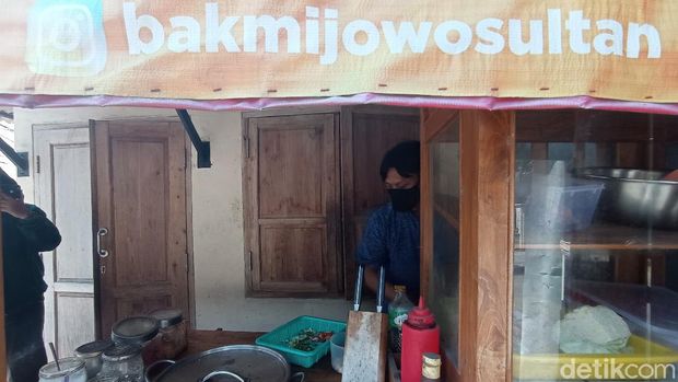 Dokter-YouTuber Cirebon Saling Bantu Saat Pandemi