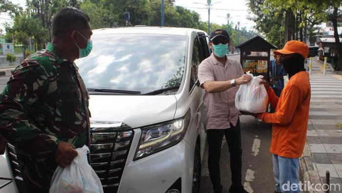 Dokter-YouTuber Cirebon Saling Bantu Saat Pandemi