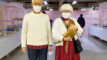 Mereka dikenal dengan nama Mr. Bon dan Mrs. Pon. Meski sudah masuk usia lanjut, namun aksi mereka di Instagram membuatnya viral dan jadi couples goal baru. Foto: Instagram/bonpon511