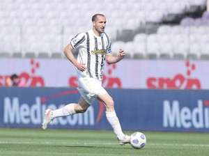 Allegri Simpan Ban Kapten Juventus untuk Chiellini