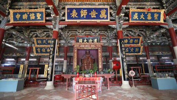 Situs tersebut menyimpan bangunan keagamaan dan sisa-sisa arkeologi dermaga, jembatan dan jaringan transportasi sebagai pengingat semangat kota sebagai emporium maritim selama perioda Song dan Yuan. Dok. Chen Yingjie/Quanzhou maritime Silk Road World heritage Nomination Center via www.whc.unesco.org. Situs tersebut menyimpan bangunan keagamaan dan sisa-sisa arkeologi dermaga, jembatan dan jaringan transportasi sebagai pengingat semangat kota sebagai emporium maritim selama perioda Song dan Yuan. Dok. Chen Yingjie/Quanzhou maritime Silk Road World heritage Nomination Center via www.whc.unesco.org.