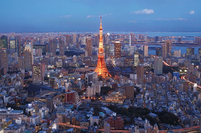 Tokyo menjadi tuan rumah Olimpiade 2020. Selain terkenal sebagai kota yang canggih nan inovatif, Tokyo juga punya beragam tempat wisata menarik untuk dikunjungi