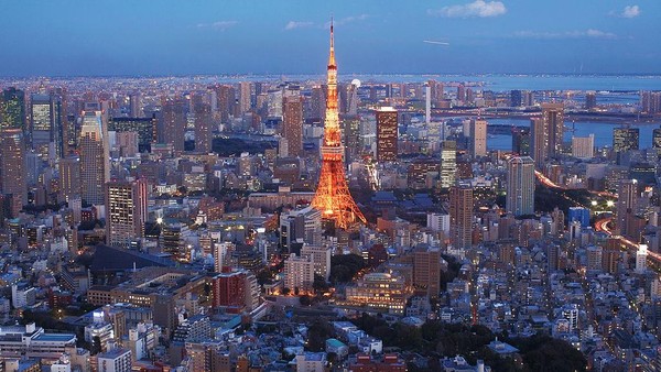 Tak hanya menjadi destinasi wisata populer, Tokyo Tower juga menjadi salah satu ikon negara Jepang. Tokyo Tower dulunya adalah menara tertinggi di Jepang yang berdiri pada tahun 1957. Menara ini awalnya adalah menara pemancar sinyal televisi. Karena keberadaannya yang menjulang tinggi, Tokyo Tower akhirnya dikenal sebagai landmark dari Jepang. Selain sebagai pemancar sinyal, kini Tokyo Tower dijadikan sebagai salah satu tempat wisata menarik di Jepang. Adam Pretty/Getty Images. Tak hanya menjadi destinasi wisata populer, Tokyo Tower juga menjadi salah satu ikon negara Jepang. Tokyo Tower dulunya adalah menara tertinggi di Jepang yang berdiri pada tahun 1957. Menara ini awalnya adalah menara pemancar sinyal televisi. Karena keberadaannya yang menjulang tinggi, Tokyo Tower akhirnya dikenal sebagai landmark dari Jepang. Selain sebagai pemancar sinyal, kini Tokyo Tower dijadikan sebagai salah satu tempat wisata menarik di Jepang. Adam Pretty/Getty Images.
