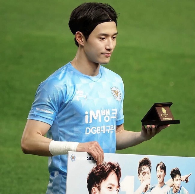 Jeong Seung Won lahir pada 27 Februari 1997 di Jeonju. Lulusan SMA Andong ini mendapat nominasi pemain muda terbaik di ajang K League Awards 2018. Foto: dok. Instagram seungwon_jeong