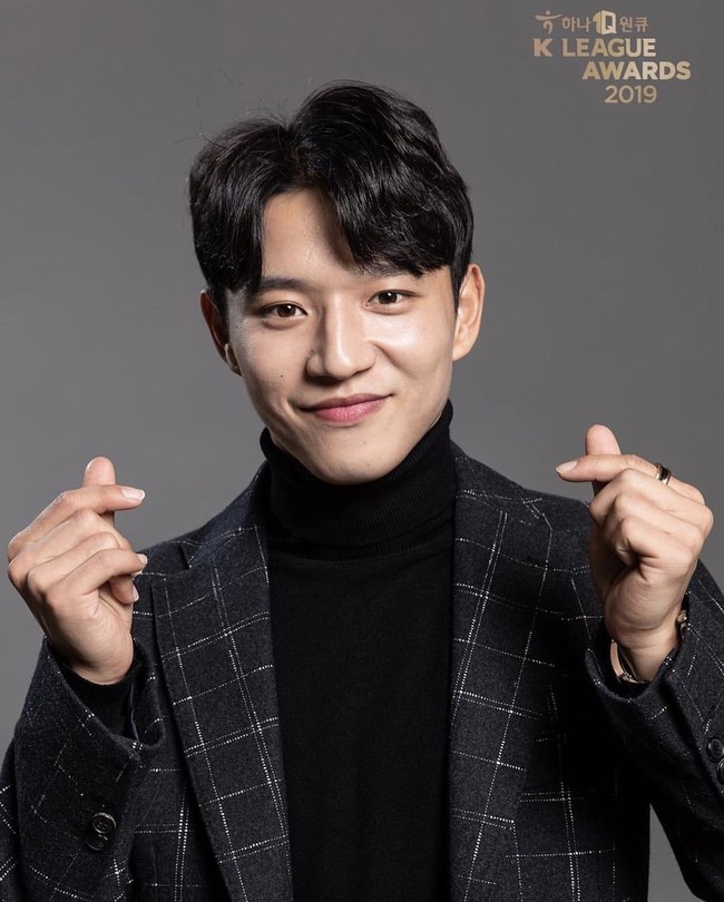 Tak hanya tampan, Jeong Seung Won adalah pesepakbola berprestasi yang tergabung dalam tim nasional U-23 Korea Selatan pada 2019. Foto: dok. Instagram seungwon_jeong