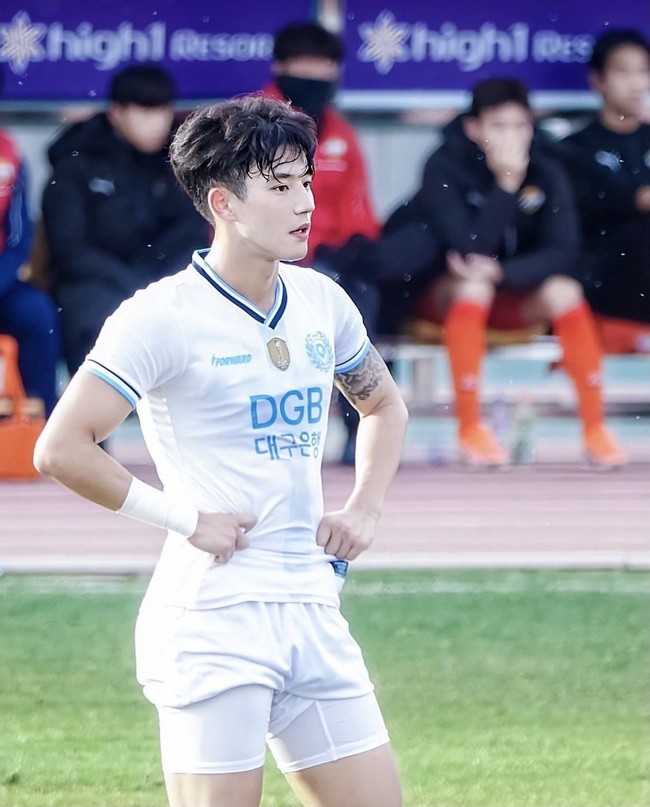 “Dia terlihat seperti Rowoon SF9,” “Dia bisa bergabung dengan idol kelahiran 1997,” tulis sejumlah netizen Korea yang terpesona dengan Jeong Seung Won. Foto: dok. Instagram seungwon_jeong