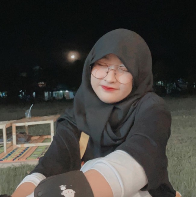 Juy Putri diketahui menyelenggarakan pesta ulang tahun di sebuah hotel, satu hari setelah perpanjangan PPKM darurat. Video ulang tahunnya itu yang kemudian menjadi viral usai dibagikan di media sosial. Foto: Instagram/@juyyputrii