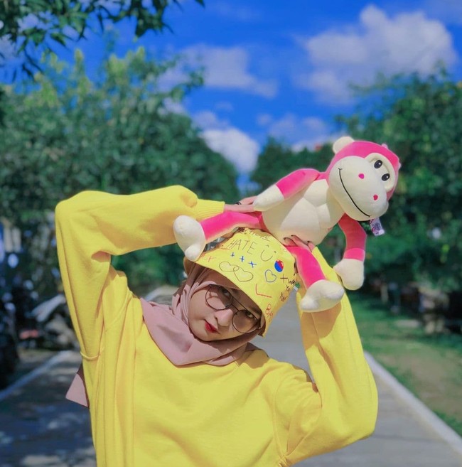 Tanggal 29 Juli 2021 Juy akan dijadwalkan mengikuti sidang pelanggaran PPKM yang telah dilakukannya. Juy sendiri merupakan seleb TikTok asal Samarinda, Kalimantan Timur. Foto: Instagram/@juyyputrii