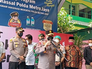 Vaksinasi Serbu RW, Kapolda Metro: Rayakan 17 Agustus dengan Sudah Divaksin