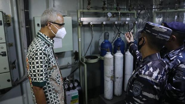 KRI dr Soeharso bersandar di Pelabuhan Tanjung Emas, Semarang, Rabu (28/7/2021)