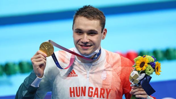 TOKYO, JAPAN - JULY 28: Kristof Milak of Team Hungary poses with the gold medal for the Men's 200m Butterfly Final on day five of the Tokyo 2020 Olympic Games at Tokyo Aquatics Centre on July 28, 2021 in Tokyo, Japan. (Photo by Clive Rose/Getty Images)