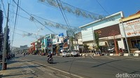 Lampu penerangan di kawasan Kudus City Walk dipadamkan selama PPKM Level 4. Jadinya, setiap malam kawasan ini tampak gelap gulita. (Dian Utoro Aji/detikTravel)