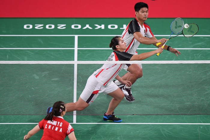 Lawan Ganda Nomor 1 Dunia, Praveen/Melati Tersingkir di Perempatfinal Praveen Jordan/Melati Daeva Oktavianti tersingkir di perempatfinal Olimpiade Tokyo 2020. Mereka ditumbangkan pasangan China Zheng Si Wei/Huang Ya Qiong.
