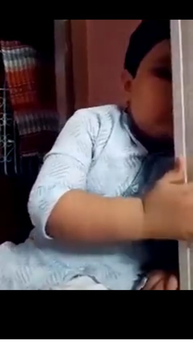 Netizen Terharu Lihat Ekspresi Sedih Bocah yang Tak Dibelikan Burger