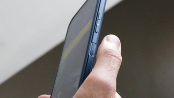 Di balik desainnya itu, Nokia XR20 dirancang tahan banting. Ia dibekali dengan sertifikasi militer MIL-STD810H sehingga disebut tidak akan mengalami kerusakan walau jatuh dari ketinggian sampai 1,8 meter. Foto: Digital Trends