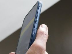 Lebih Dekat dengan Ponsel Badak Nokia XR20