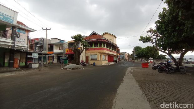 Pantai Pangandaran tanpa wisatawan