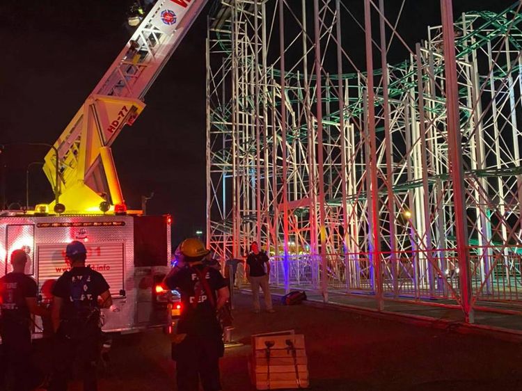 Detik-detik Evakuasi Rombongan Remaja Terjebak di Roller Coaster