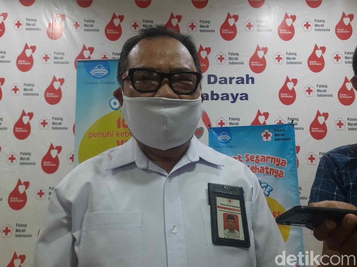Sekretaris PMI Jatim, dr Edi Purwinarto berpesan kepada masyarakat yang membutuhkan plasma konvalesen, untuk langsung berhubungan dengan UDD PMI. Jangan langsung berhubungan dengan calon pendonor.